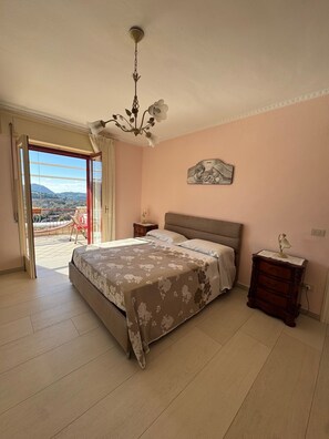 Room - Cozy apartment 5 minutes from the center of Sant'Agata sui due Golfi. (Massa Lubrense)