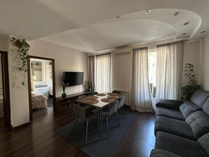 Living area - Sagrada Familia flat for 9 pple! (Barcelona)