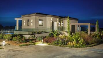 Avgi Luxury Villa | Exterior