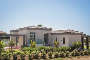 Avgi Luxury Villa | Exterior