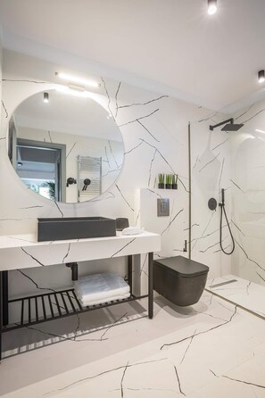 Avgi Luxury Villa | Badezimmer