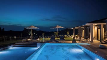 Avgi Luxury Villa | Pool