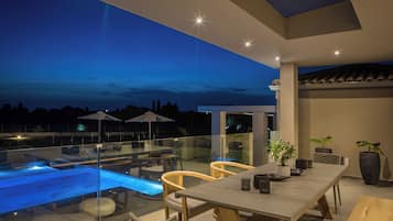 Avgi Luxury Villa | Outdoor dining
