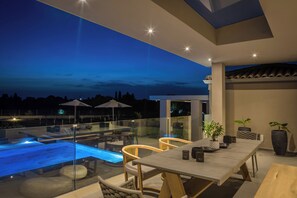 Avgi Luxury Villa | Speisen im Freien