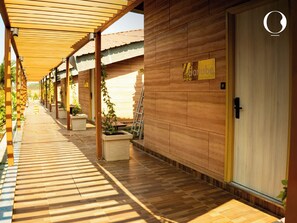 Cottage, ban công, quang cảnh vườn | Két bảo mật tại phòng, phòng cách âm, bàn ủi/dụng cụ ủi quần áo 
