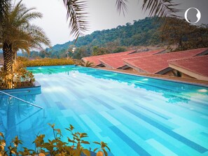 Hồ bơi ngoài trời 