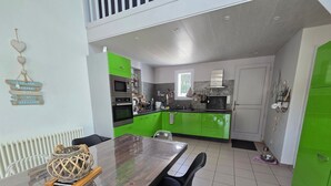 Fridge, microwave, oven, stovetop - Villa with private pool - 7 guests (Jard-sur-Mer)