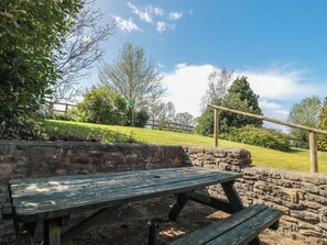 Outdoor dining - The Cowshed (Bristol)