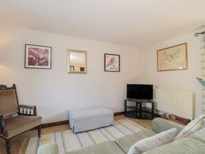Living area - The Cowshed (Bristol)