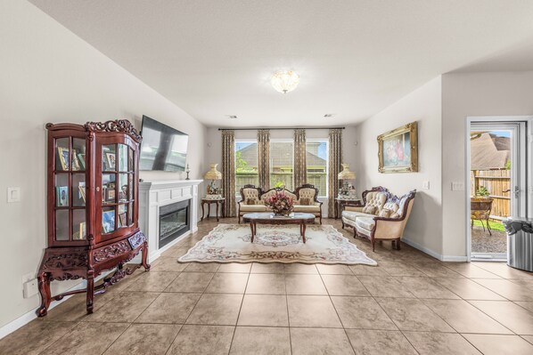 Room | Living area - Cypress - Private Bedroom in Shared Home (Cypress)