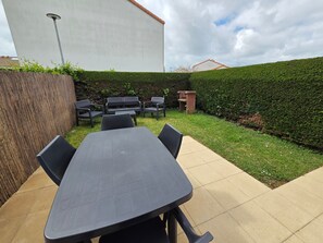 Outdoor dining - Cottage with parking - 5 guests (L'Aiguillon-la-Presqu'île)