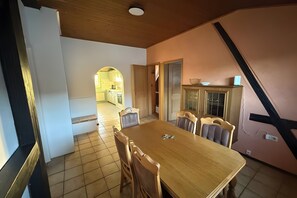 Dining - Lots of space & comfort - ideal for fitters or vacation guests! (Orbis)