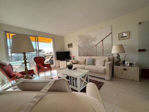 TV - Spacious apartment with ocean view - 4 guests (Vaux-sur-Mer)