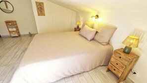 1 bedroom, iron/ironing board, travel cot, free WiFi