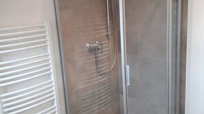 Doccia, asciugacapelli, asciugamani
