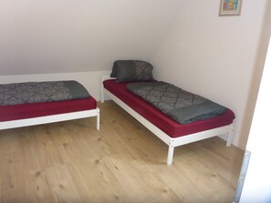 2 bedrooms, iron/ironing board, WiFi, bed sheets - Cozy Apartment in the Old Town of Schlüsselfeld (Schlüsselfeld)
