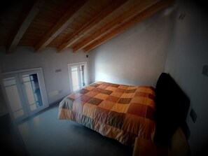 2 bedrooms, iron/ironing board, bed sheets - Attic Boutique May (Bergamo)