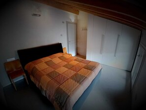 2 bedrooms, iron/ironing board, bed sheets - Attic Boutique May (Bergamo)