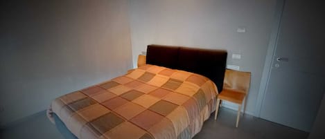 2 室のベッドルーム、アイロン / アイロン台、ベッドシーツ