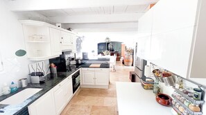 Private kitchen - Maison d'Artiste Provence 8p Piscine Jacuzzi between Aix, Luberon, Verdon & Cassis (Jouques)