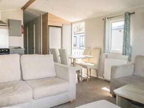 Living area - Seaside Retreat (Chichester)