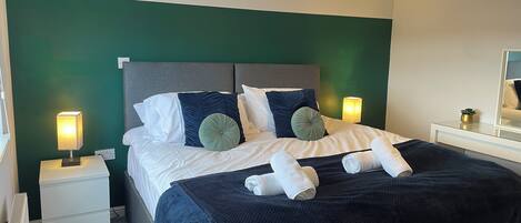 3 bedrooms, iron/ironing board, WiFi, bed sheets