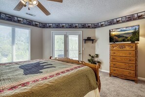 Room - Close to Ober Gatlinburg, 3 stories, 3 king size beds, hot tub, pool table (Gatlinburg)