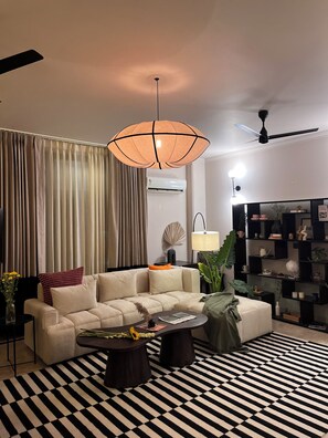 Living area - ONEOFF - The South Delhi Edition (New Delhi)
