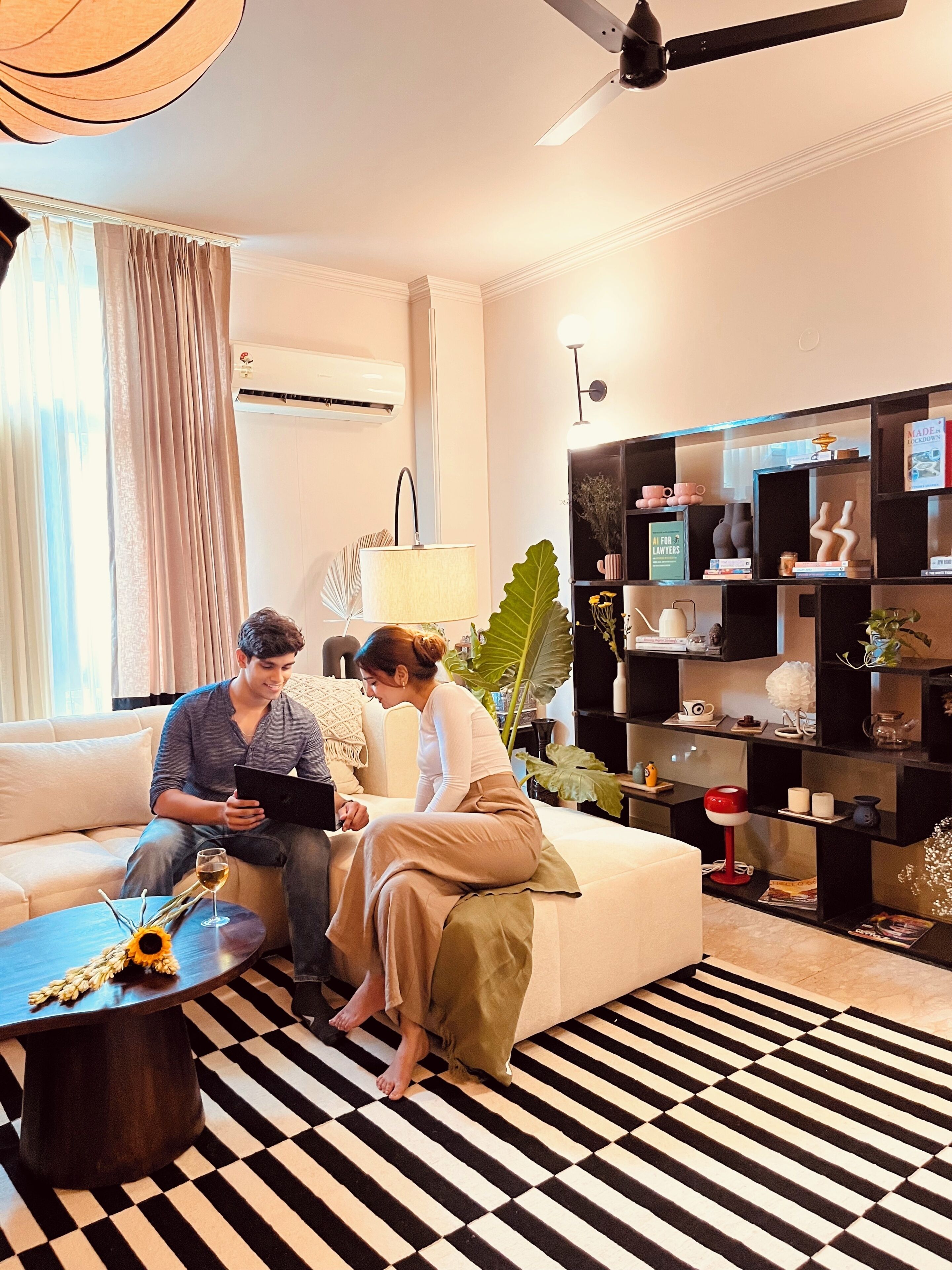 40-inch LED TV with digital channels, Netflix, books