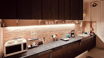 Suíte superior, sacada, vista para a cidade | Cozinha privada