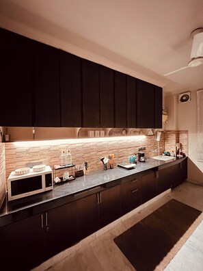Superior Suite, Balcony, City View | Private kitchen - ONEOFF - The South Delhi Edition (New Delhi)