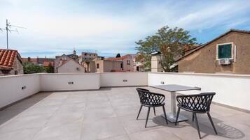 Double Room, Courtyard View | Outdoor dining | Breakfast, lunch and dinner served