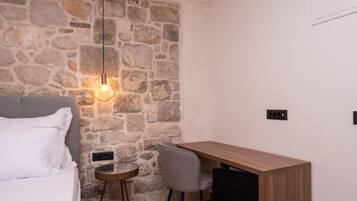 Double Room, City View | Blackout drapes, soundproofing, free WiFi