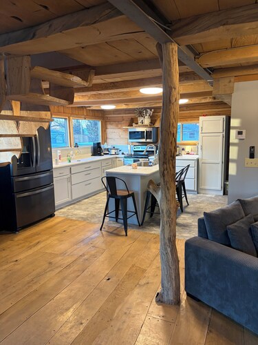 Adorable 3-bedroom Home with Heat and AC in charming Valentine