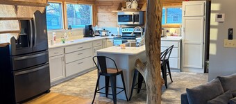 Adorable 3-bedroom Home with Heat and AC in charming Valentine