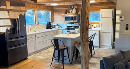 Adorable 3-bedroom Home with Heat and AC in charming Valentine