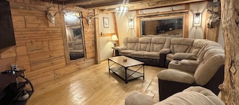 The Crooked House
Massive Yard Sleeps 8
