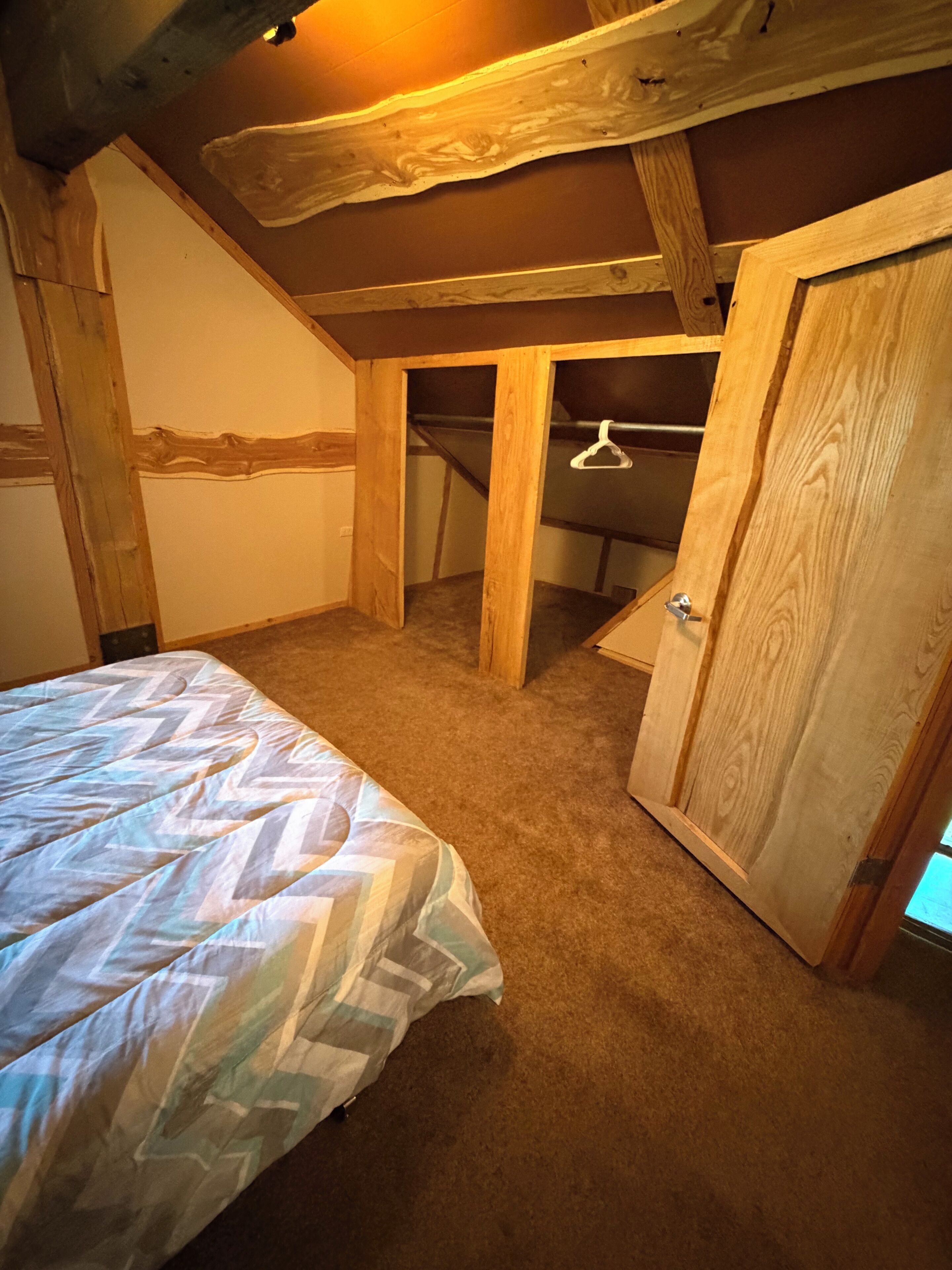 3 bedrooms, WiFi (free), bed sheets