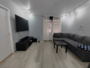 Huoneisto, 2 makuuhuonetta, parveke | Olohuone