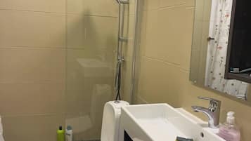 Apartment, 2 Bedrooms, Balcony | Bathroom