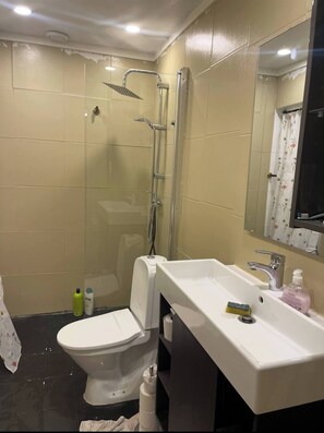 อพาร์ทเมนท์, 2 ห้องนอน, ระเบียง | ห้องน้ำ