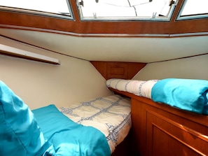 1 bedroom, bed sheets
