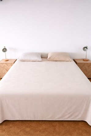 Bed sheets - Beautiful brand-new fully equipped apartment near Avignon and the Alpilles. (Boulbon)