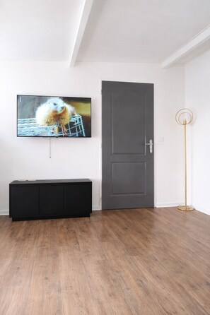 Interior - Beautiful brand-new fully equipped apartment near Avignon and the Alpilles. (Boulbon)
