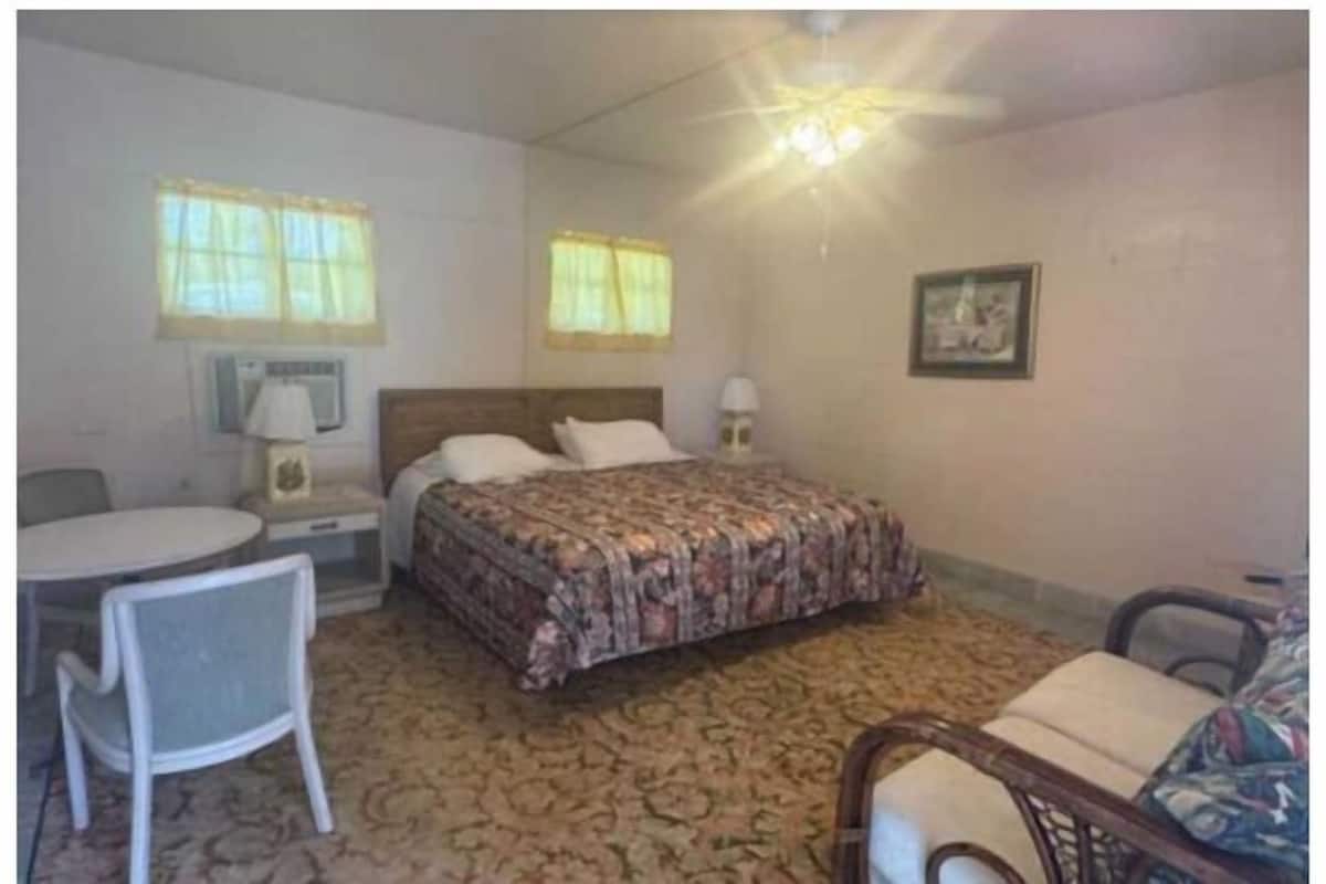Deluxe Double Room, 1 Bedroom | Private kitchen | Coffee/tea maker
