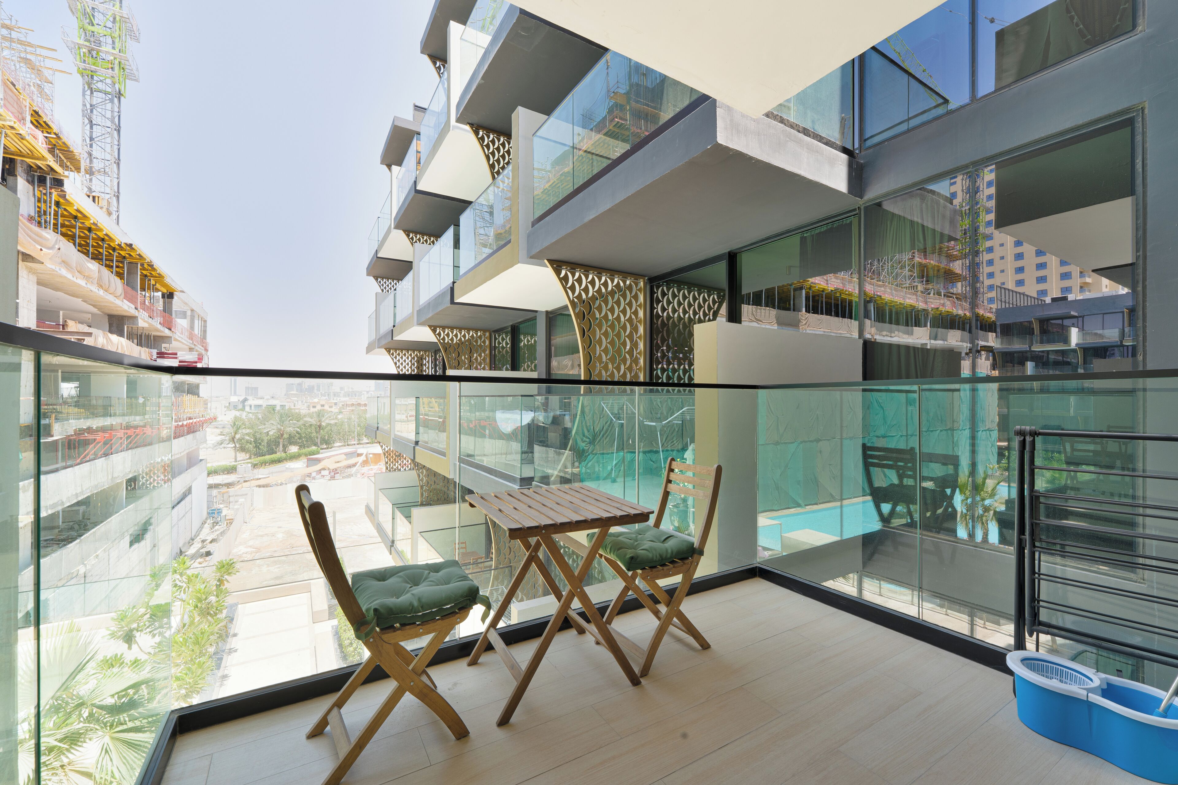 เอ็กซ์คลูซีฟอพาร์ทเมนท์, ปลอดบุหรี่, วิวเมือง | รับประทานอาหารกลางแจ้ง