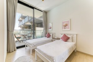 Exclusief appartement, niet-roken, uitzicht op zwembad | Een kluis op de kamer, individueel gedecoreerd, individueel gemeubileerd