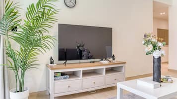 Exclusive Apartment, Non Smoking, City View | Living area