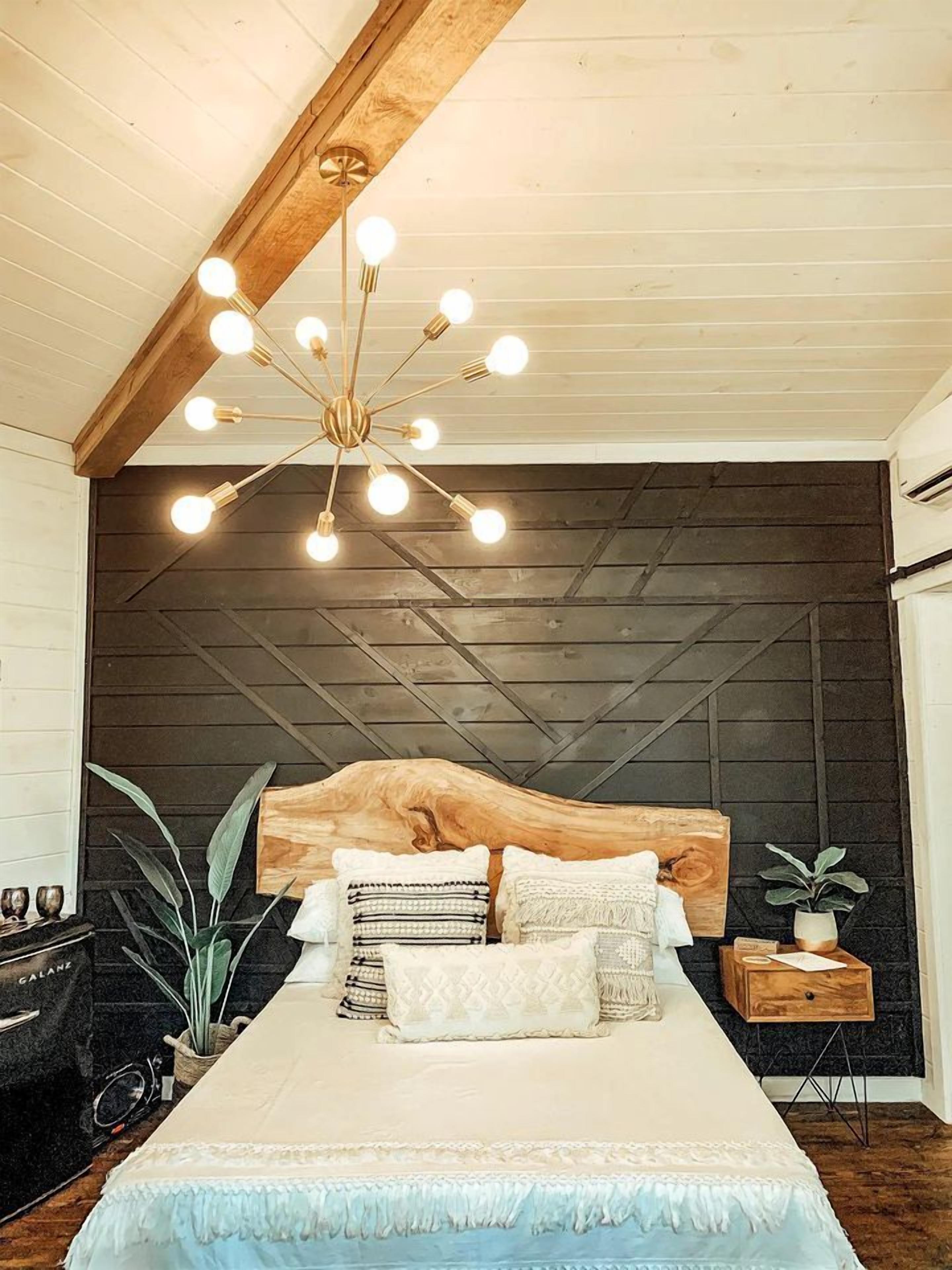 1 bedroom, bed sheets