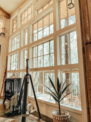Interior - Secluded Treehouse Rental Ideal for Glamping in Alabama (Crane Hill)